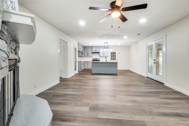 living room featuring ceiling fan, sink, and dark hardwood / wood-style flooring