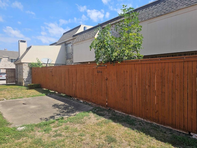 view of yard with a patio