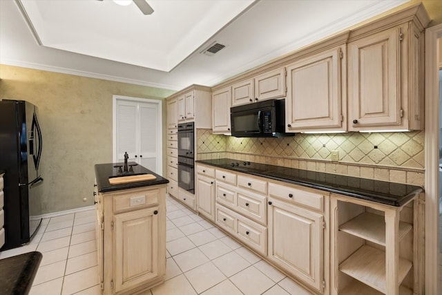 kitchen with black appliances, backsplash, ceiling fan, and a center island