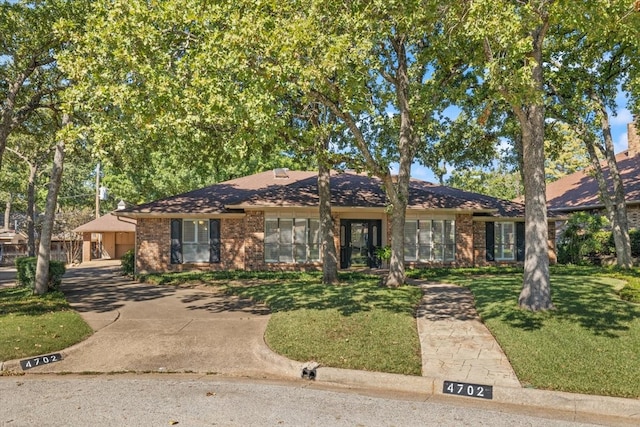 ranch-style house with a front yard