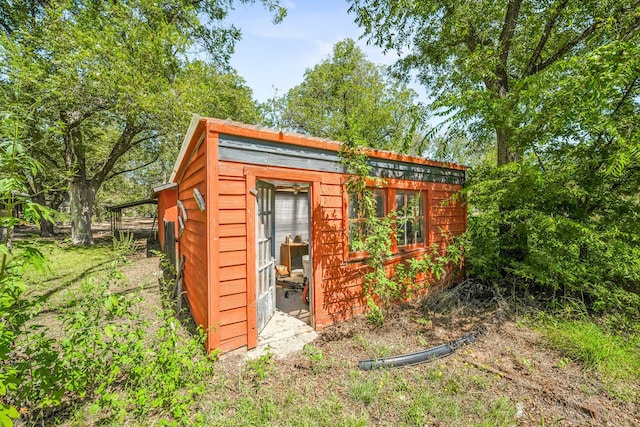 view of outbuilding