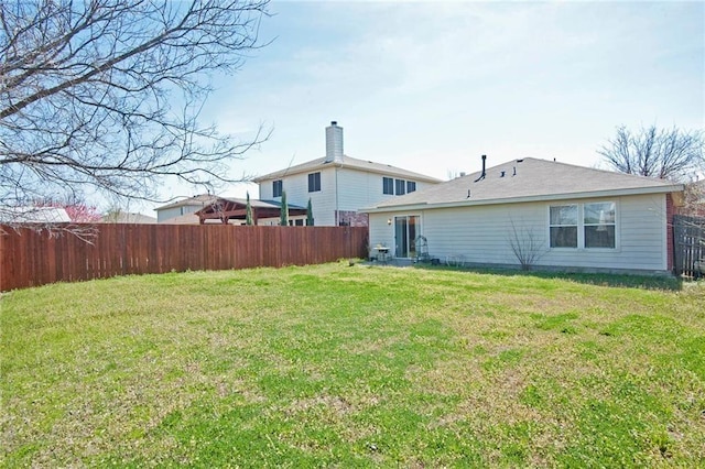 back of house featuring a lawn