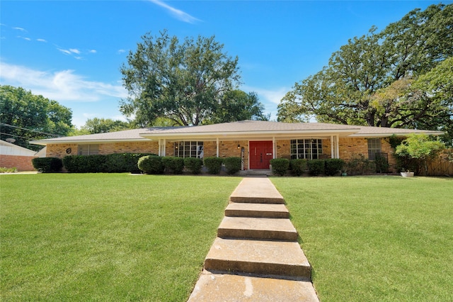 single story home with a front yard