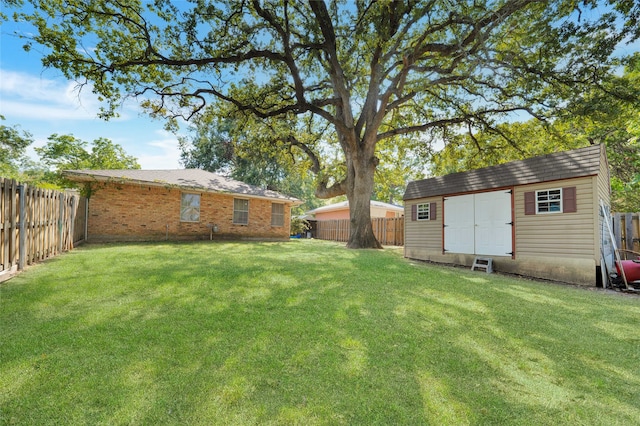 view of yard featuring a storage shed