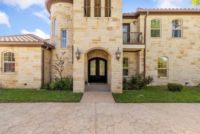 property entrance featuring french doors and a balcony