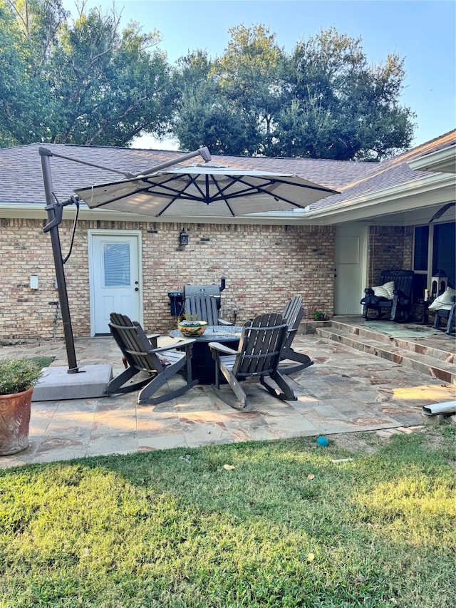 view of yard featuring a patio area