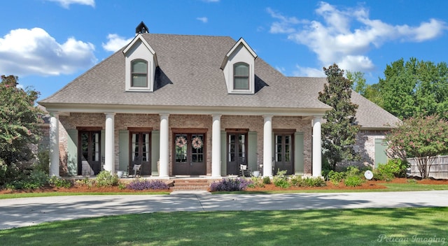 view of front of property featuring a front lawn and covered porch