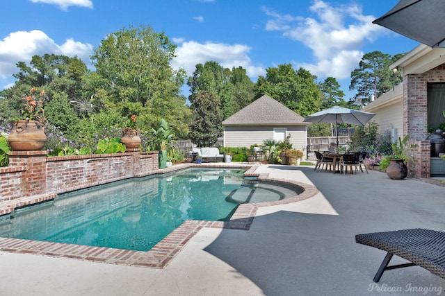 view of swimming pool with a jacuzzi and a patio area