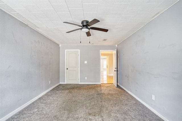 carpeted empty room featuring ceiling fan