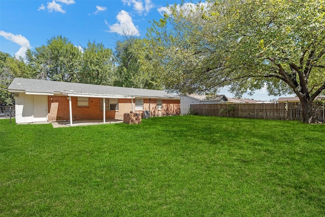 view of yard featuring a patio area