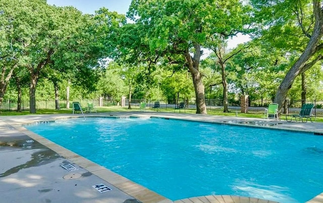 view of swimming pool