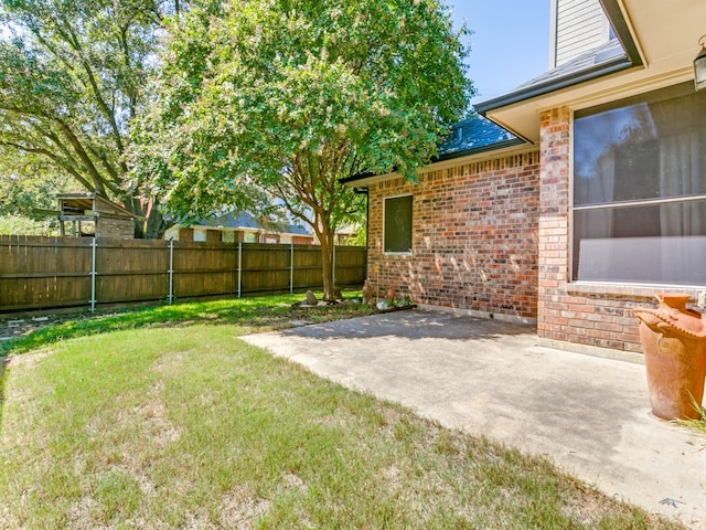 view of yard with a patio area