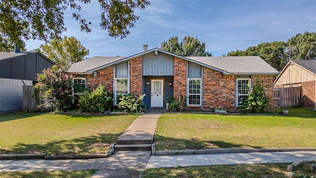 view of front of house with a front lawn