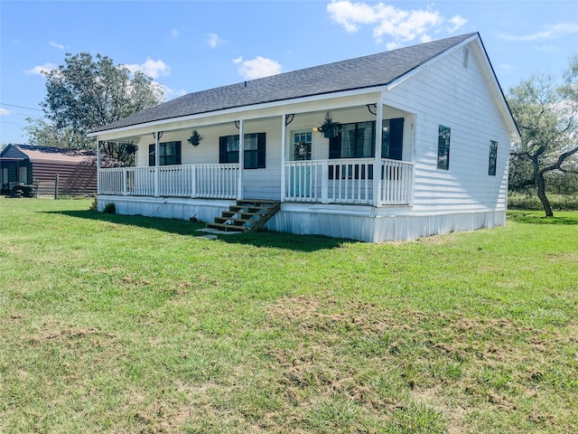 view of front of property featuring a front yard and a porch