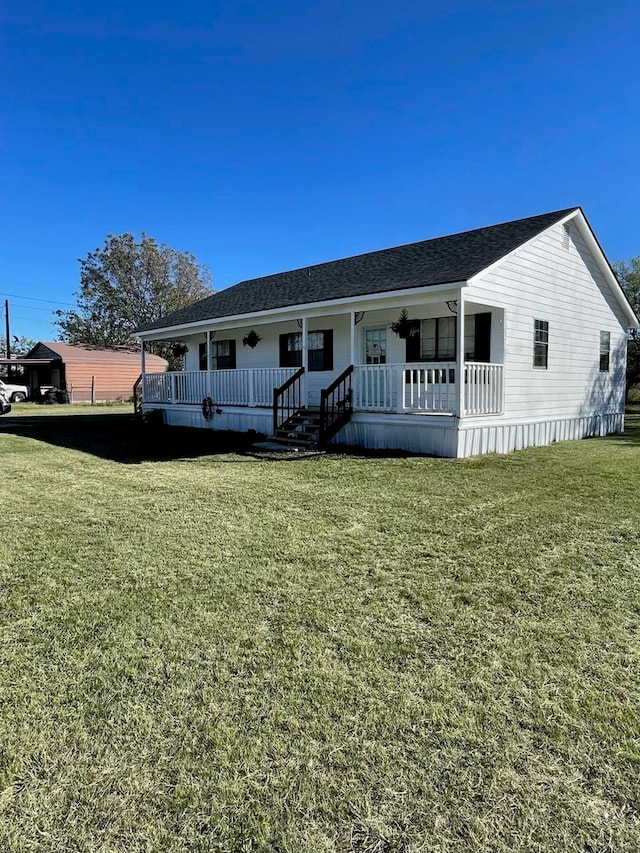 view of front of home featuring a porch and a front lawn