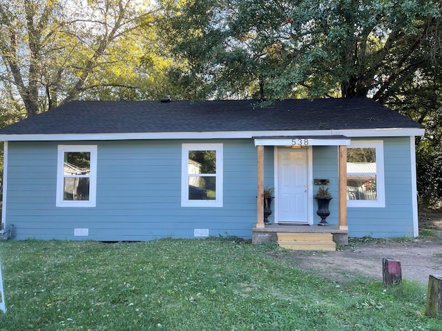 view of front of home featuring a front yard