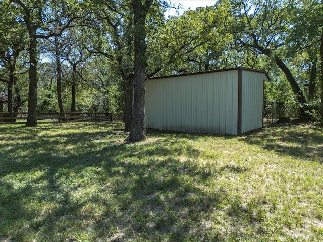 view of yard with a shed