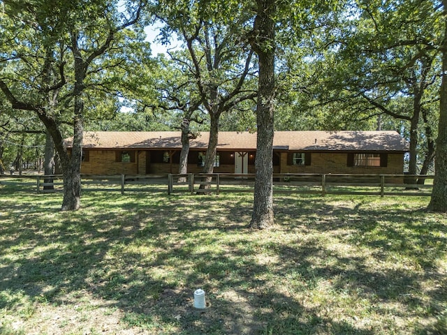 view of front of house featuring a front yard