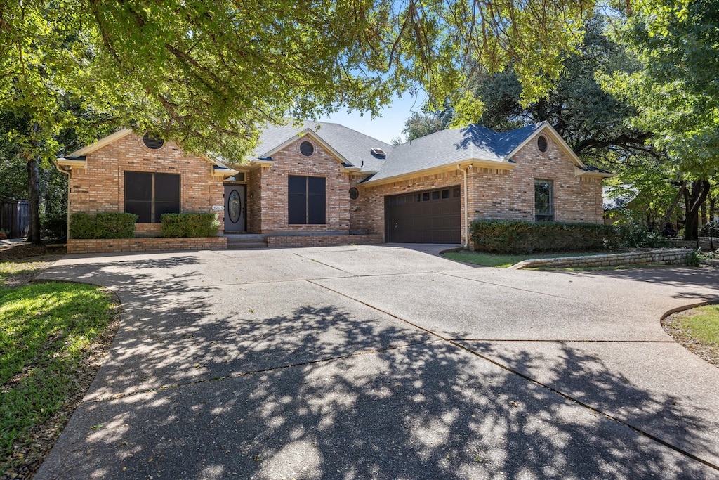 single story home featuring a garage