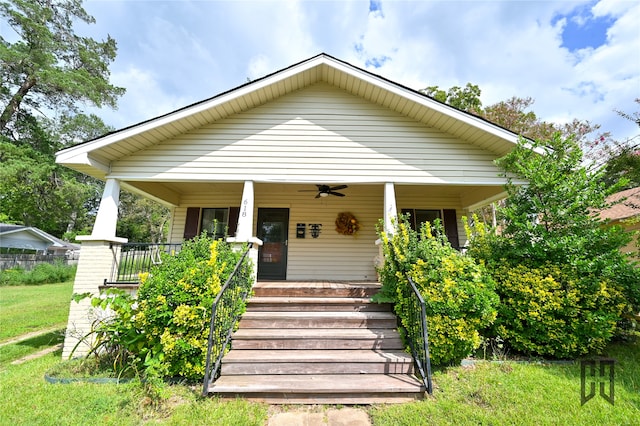 bungalow-style house featuring ceiling fan, a front yard, and a porch