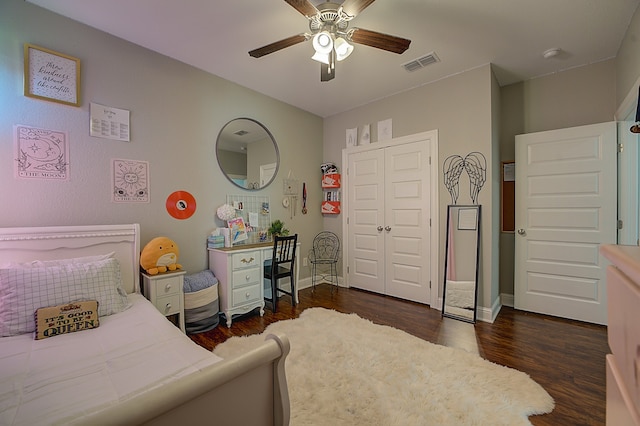 bedroom featuring dark wood-type flooring, ceiling fan, and a closet