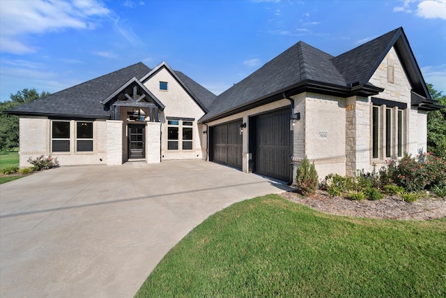 view of front of house featuring a front lawn and a garage