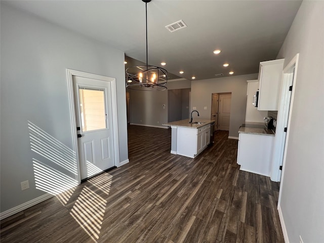 102 Levi Dr, Cleburne, TX 76031 - kitchen featuring dark wood finished floors, white cabinets, baseboards, and recessed lighting