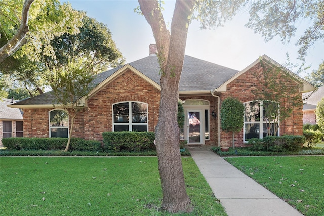 view of front of house featuring a front yard