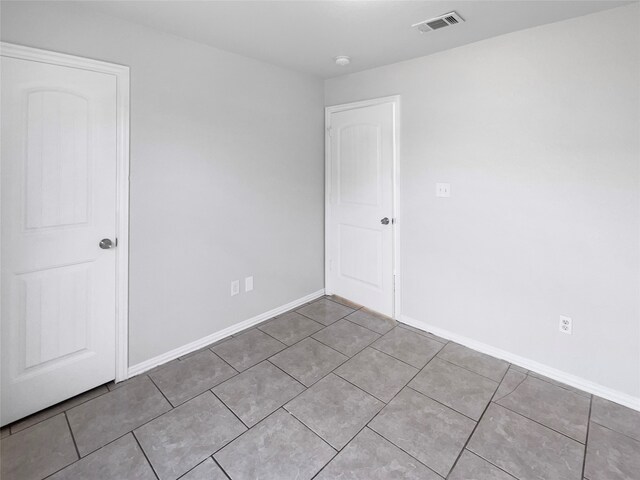 empty room featuring light tile patterned flooring