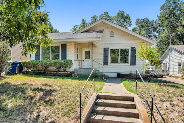 view of front of home with a front lawn