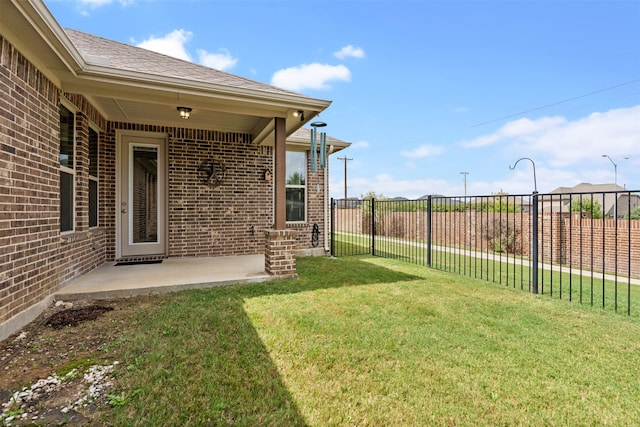 view of yard featuring a patio area