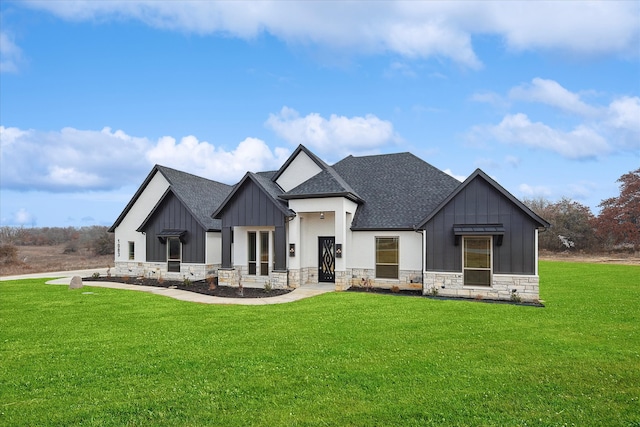 view of front of house with a front yard