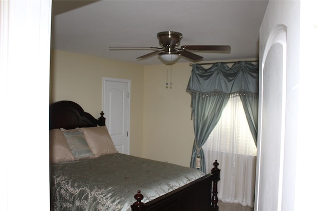 bedroom with ceiling fan