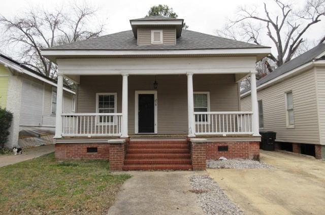 view of front of property with covered porch