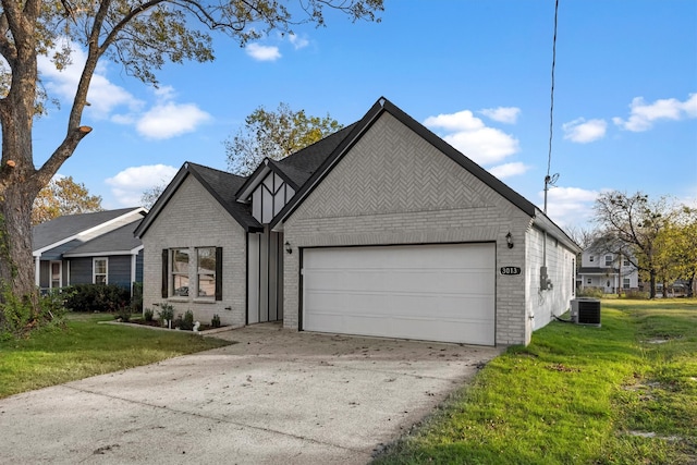 view of front facade featuring cooling unit, a front lawn, and a garage