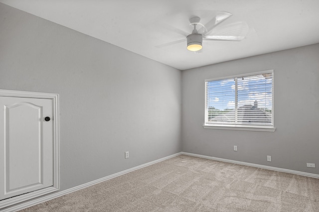 carpeted empty room featuring ceiling fan