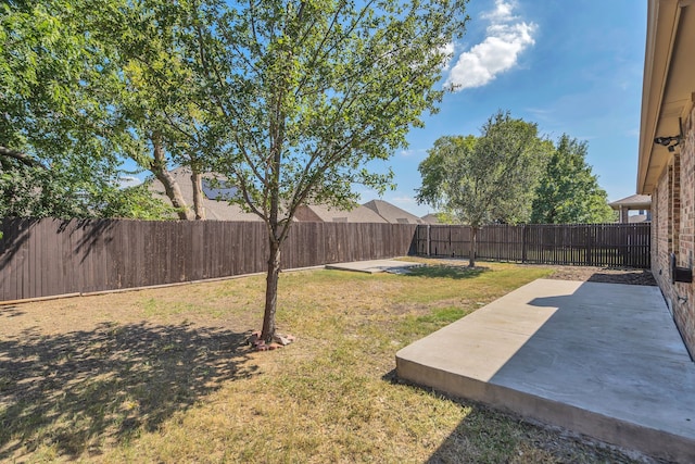 view of yard with a patio area