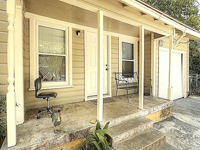 entrance to property featuring a porch