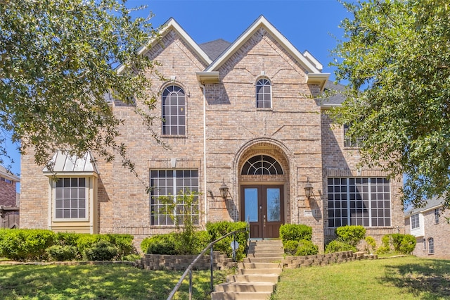 view of front of house with a front lawn