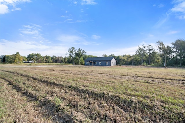 view of yard featuring a rural view