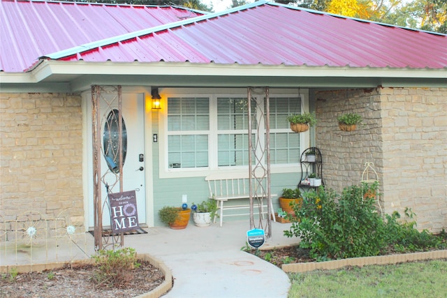 doorway to property featuring covered porch