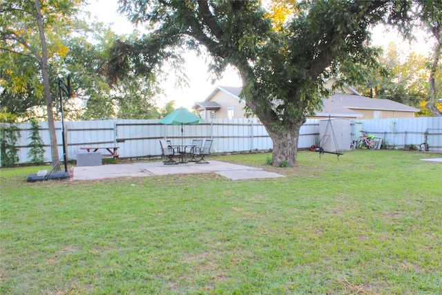 view of yard with a patio