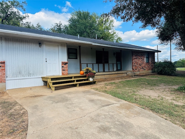 view of front of house featuring a porch