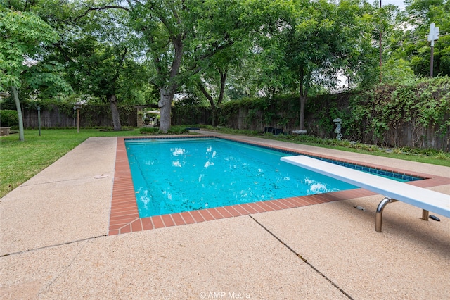 view of pool featuring a diving board, a lawn, and a patio