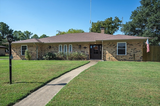 ranch-style home featuring a front lawn