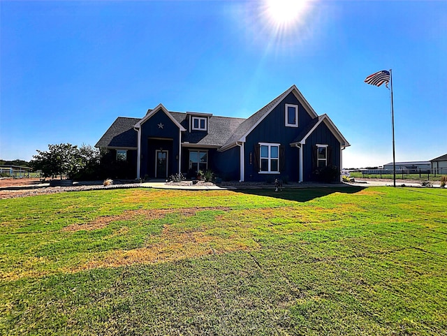 view of front of house with a front lawn