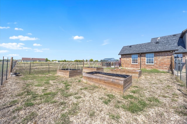 view of yard featuring a rural view