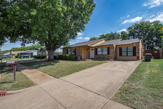 ranch-style house featuring a front yard