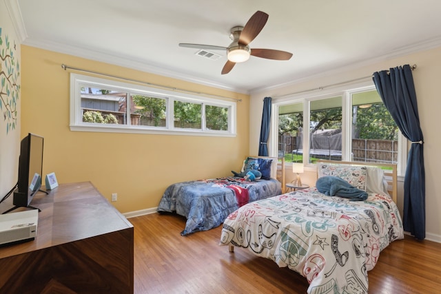 bedroom featuring ceiling fan, light hardwood / wood-style floors, and crown molding