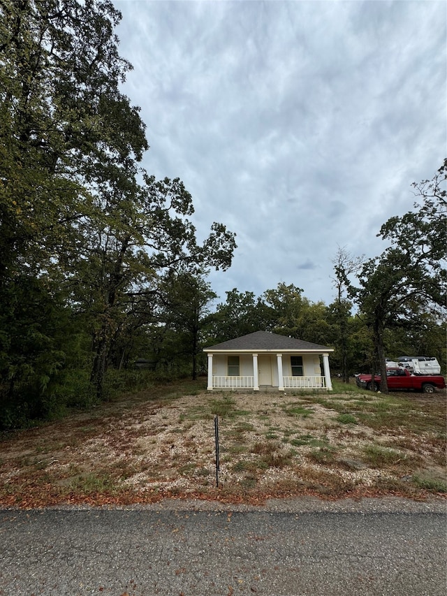 view of front of home featuring a porch